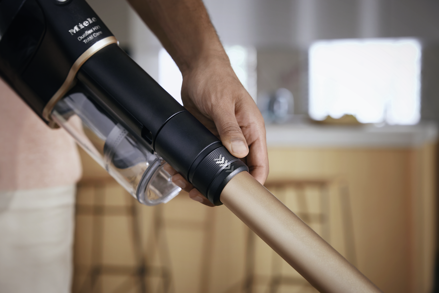 Der Duoflex HX1 CarCare von Miele mit dem SpeedLock System.